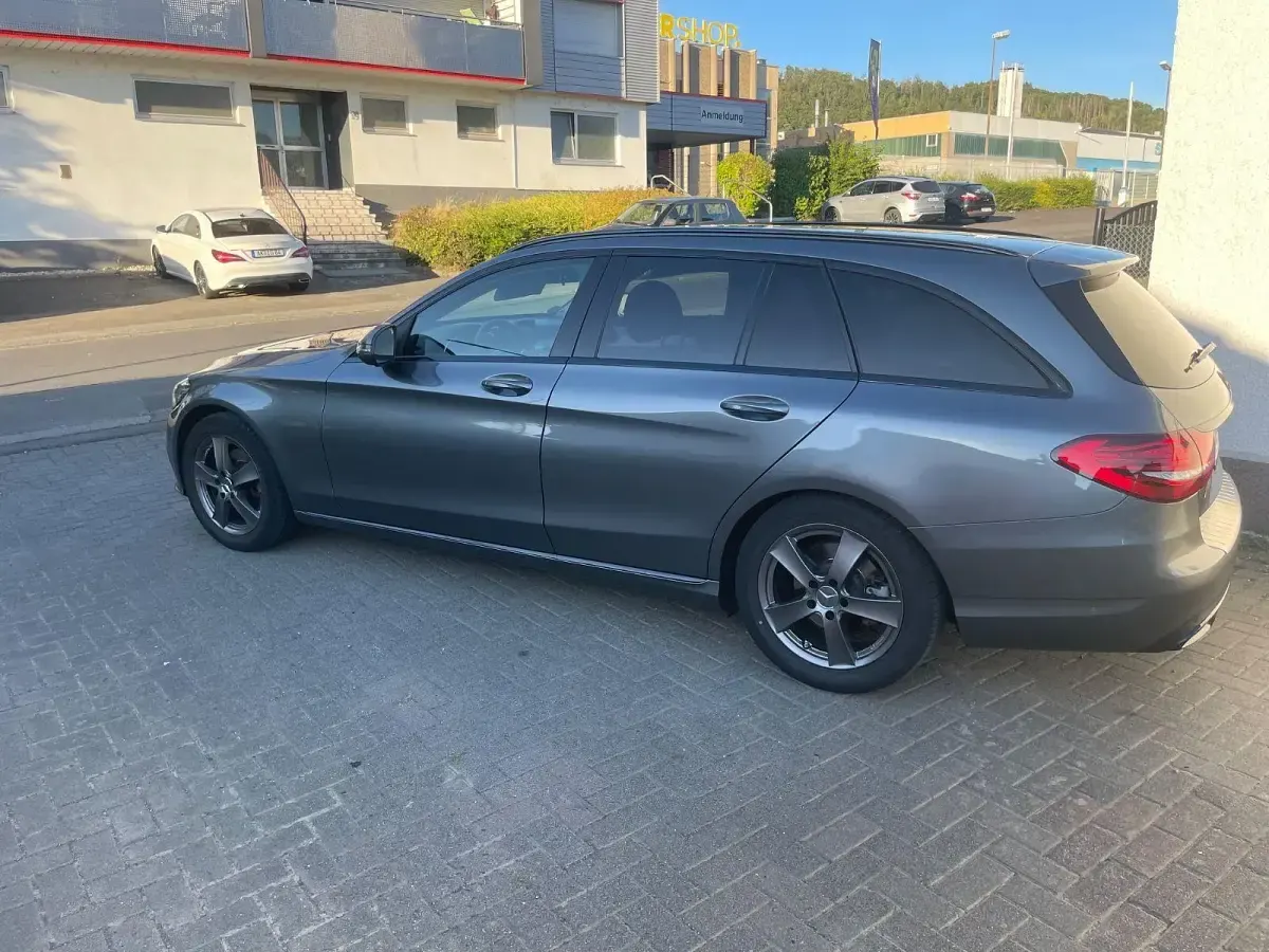 Gebraucht Mercedes C200 Avantgarde 160 PS (117 kW) 2018 Grau Kombi