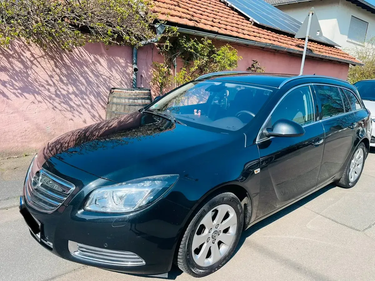Gebraucht Opel Insignia 131 PS (96 kW) 2010 Schwarz Kombi