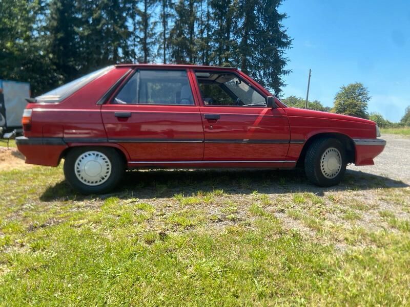Rot Gebraucht 1988 Renault R11 Limousine | 3.200 € - Bild 1/4