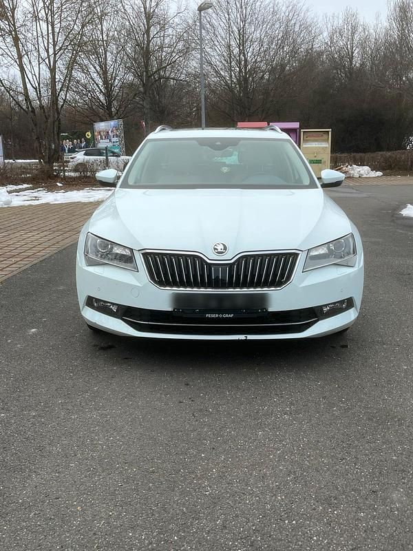 Gebraucht Skoda Superb 150 PS (110 kW) 2017 Weiß Kombi
