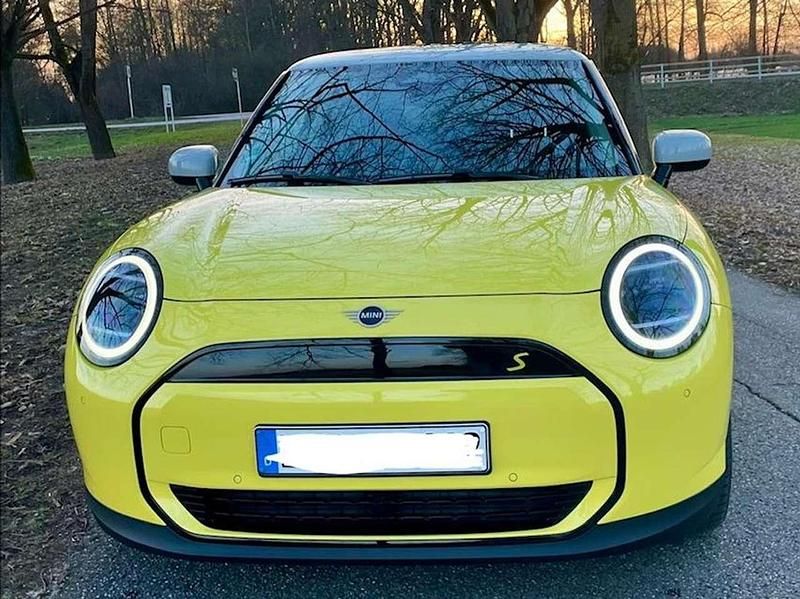 Gebraucht Mini Cooper SE Classic 135 kW (184 PS) 2024 Gelb Kleinwagen