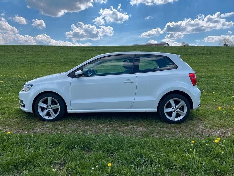 Gebraucht VW Polo Comfortline 90 PS (66 kW) 2015 Weiß Kleinwagen