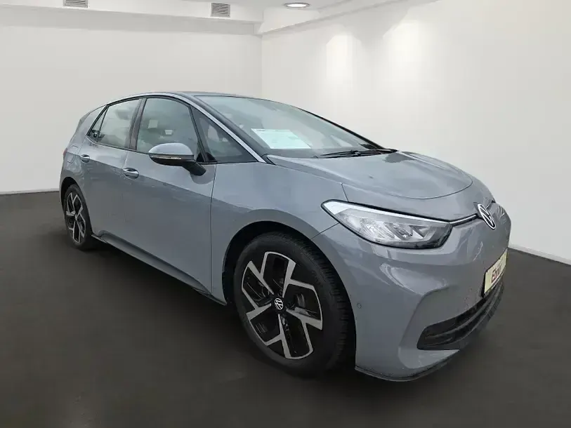 Gebraucht VW ID.3 Pro 150 kW (204 PS) 2023 Mondsteingrau/schwarz Kleinwagen