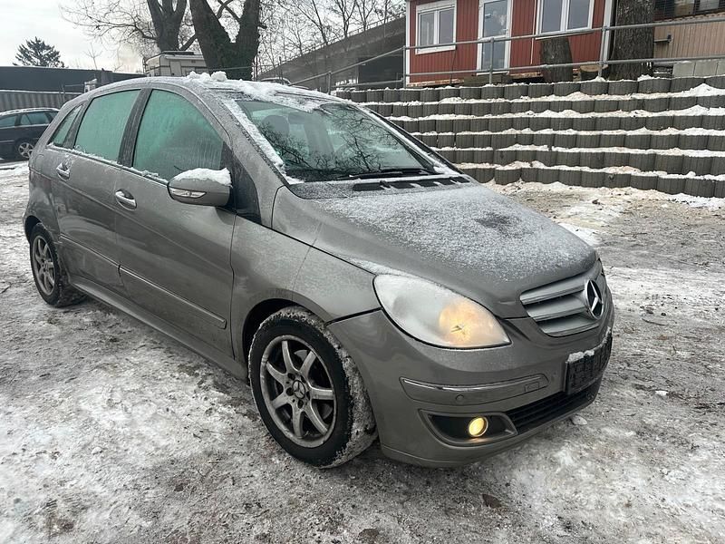 Gebraucht Mercedes B200 130 PS (95 kW) 2006 Beige Van / Kleinbus