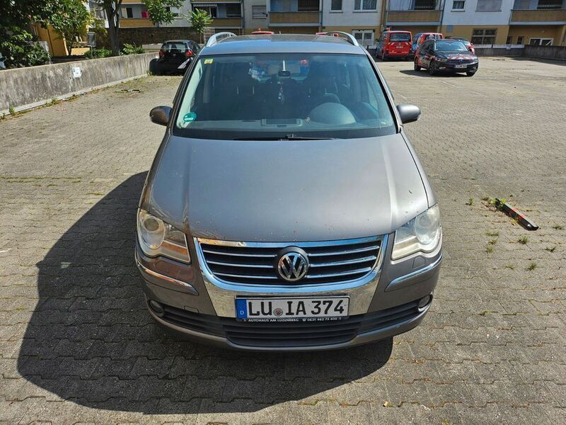 Grau Gebraucht 2006 VW Touran Van / Kleinbus | 2.500 € (Fairer Preis) - Bild 1/4