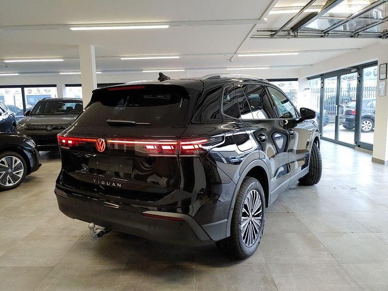 Neu VW Tiguan Life 150 PS (110 kW) 2026 Schwarz SUV
