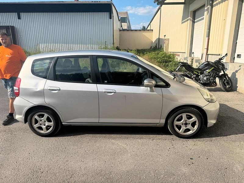 Gebraucht Honda Jazz 78 PS (57 kW) 2008 Silber Kleinwagen