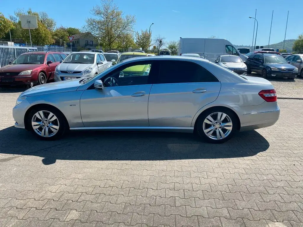 Gebraucht Mercedes E300 231 PS (169 kW) 2011 Iridiumsilber Limousine