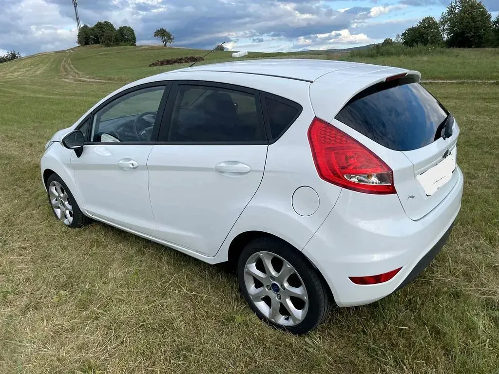 Gebraucht Ford Fiesta Viva 82 PS (60 kW) 2011 Weiß Limousine