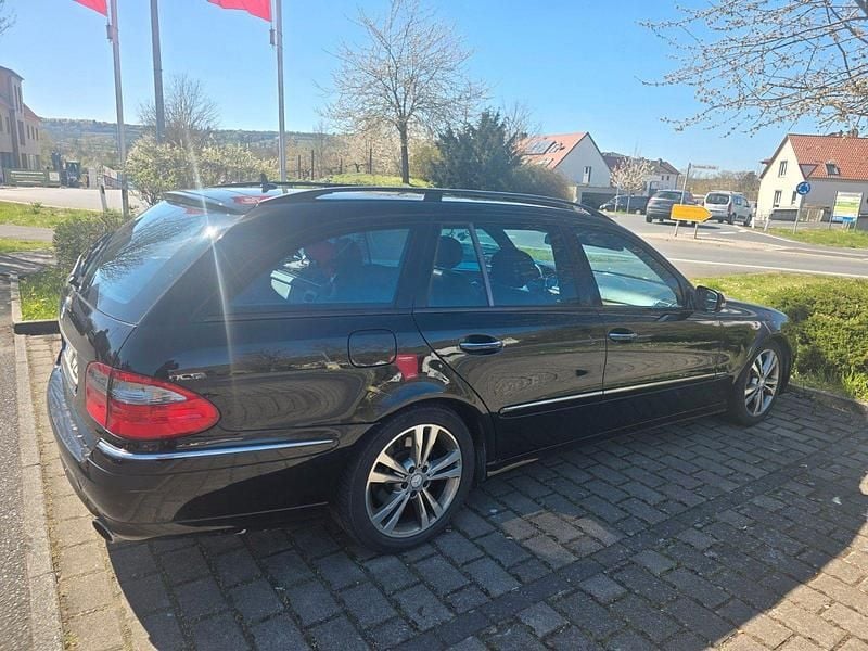 Gebraucht Mercedes E220 170 PS (125 kW) 2008 Schwarz Kombi