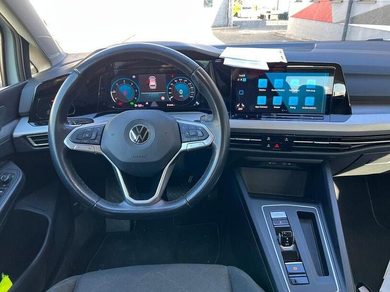 Gebraucht VW Golf VIII Life 150 PS (110 kW) 2022 Pure white Kombi