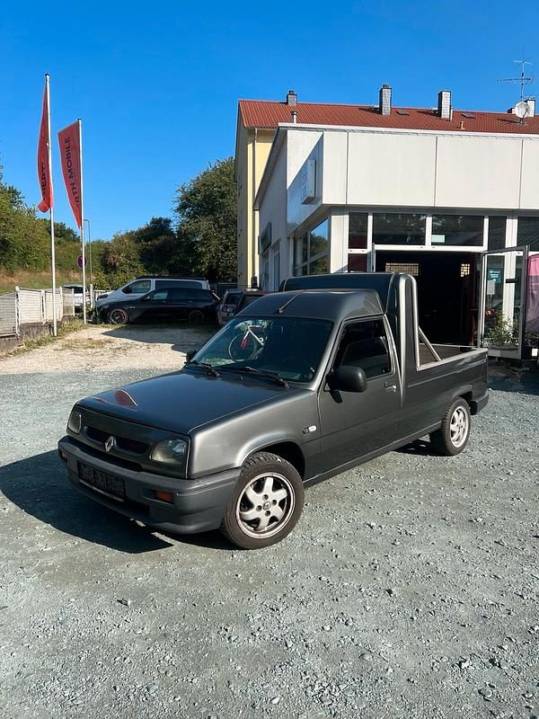 Grau Gebraucht 1997 Renault Rapid Abholung | 6.500 € - Bild 1/4