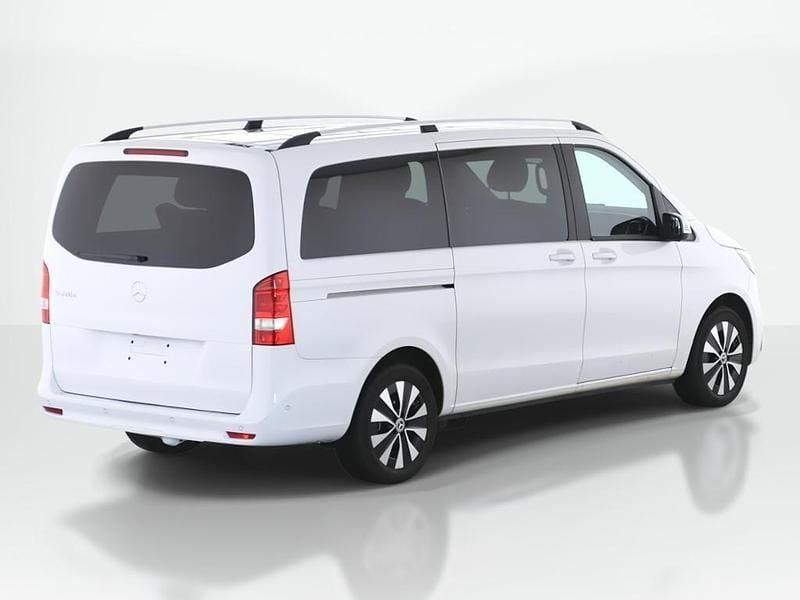 Gebraucht Mercedes V220 163 PS (119 kW) 2024 Weiß Van / Kleinbus
