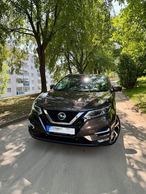 Braun Gebraucht 2018 Nissan Qashqai 360º SUV | 17.695 € (Fairer Preis) - Bild 1/4