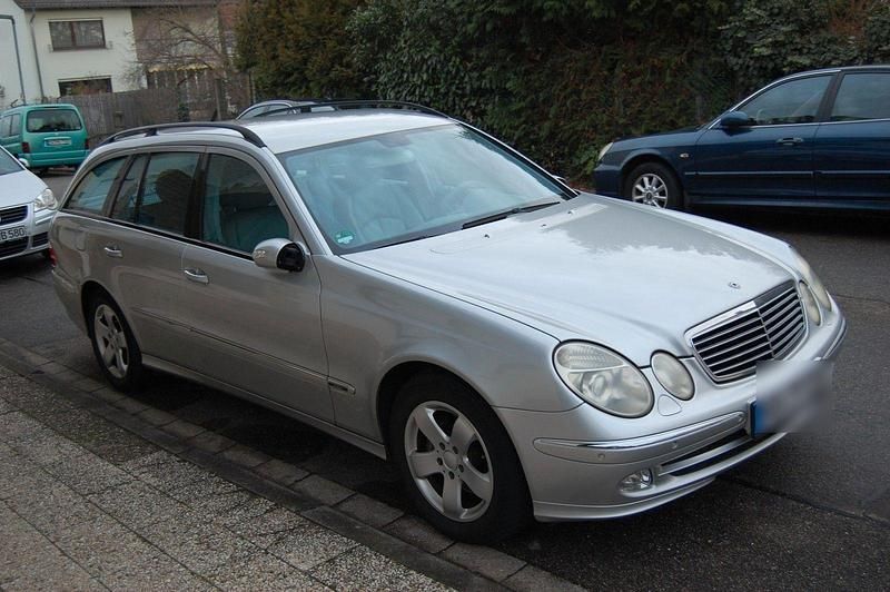 Gebraucht Mercedes E320 Avantgarde 224 PS (164 kW) 2003 Silber Kombi