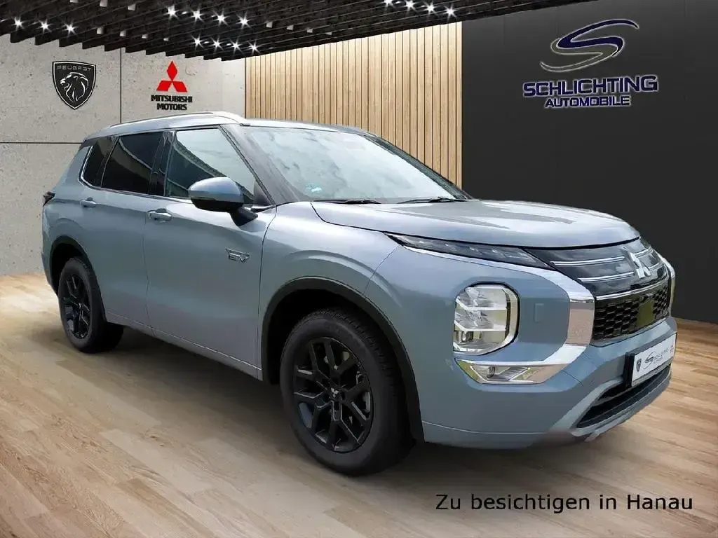 Gebraucht Mitsubishi Outlander P-HEV Top 136 PS (100 kW) 2025 Mondstein grau (metallic) SUV
