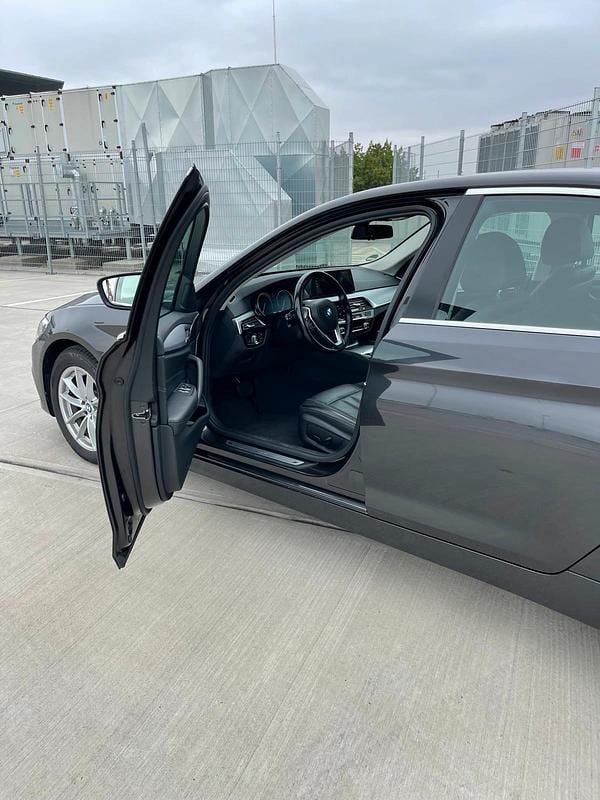 Gebraucht BMW 520 195 PS (143 kW) 2018 Schwarz Limousine