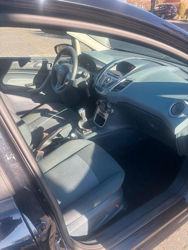 Gebraucht Ford Fiesta 82 PS (60 kW) 2011 Schwarz Kleinwagen