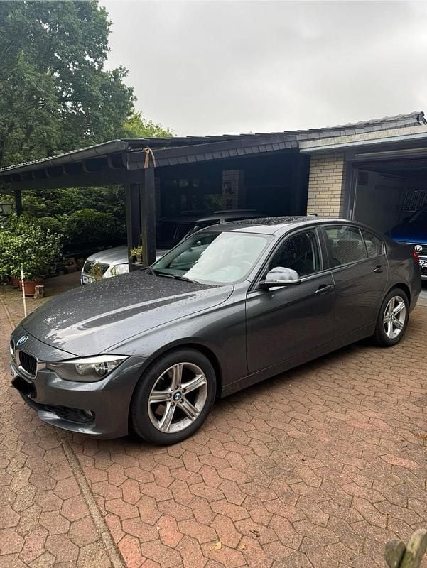 Grau Gebraucht 2014 BMW 328 Limousine | 12.899 € (Guter Preis) - Bild 1/4