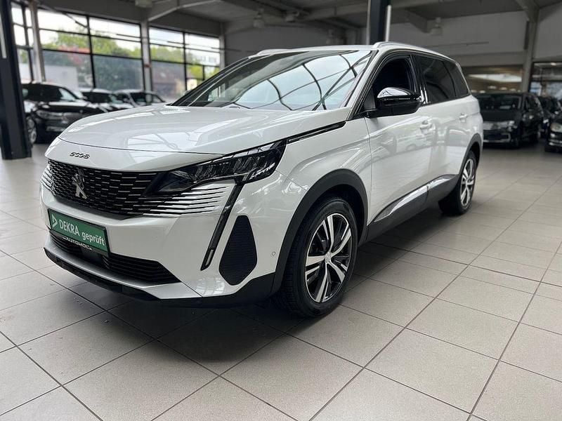 Blanc nacre Gebraucht 2023 Peugeot 5008 Allure Van / Kleinbus | 23.890 € (Fairer Preis) - Bild 1/4