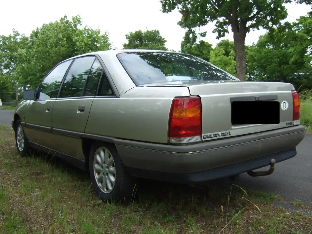 Gebraucht Opel Omega 115 PS (84 kW) 1988 Gold Kombi