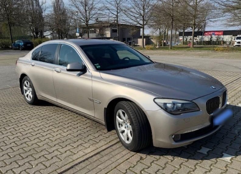 Second-hand BMW 730 245 CP (180 kW) 2009 Argintiu Berlinǎ