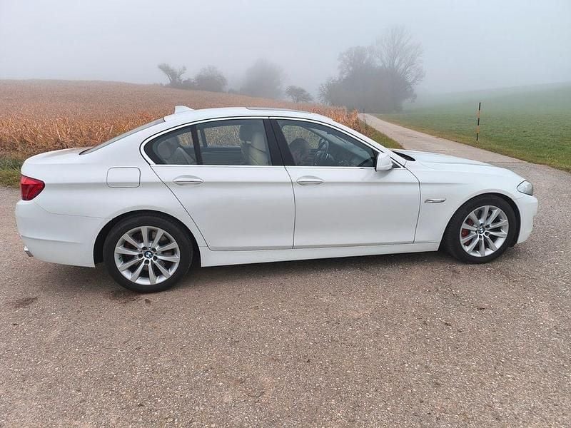 Gebraucht BMW 550 408 PS (300 kW) 2012 Weiß Limousine