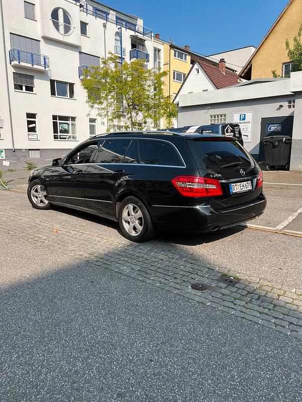 Gebraucht Mercedes E250 204 PS (150 kW) 2010 Schwarz Kombi