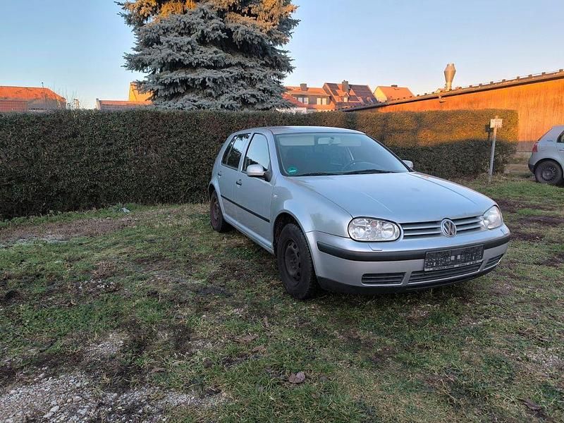 Silber Gebraucht 2000 VW Golf IV Basis Limousine | 2.000 € (Fairer Preis) - Bild 1/4