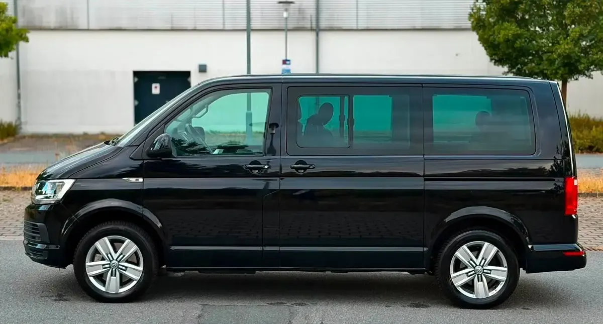 Gebraucht VW Multivan Highline 150 PS (110 kW) 2018 Schwarz Van / Kleinbus