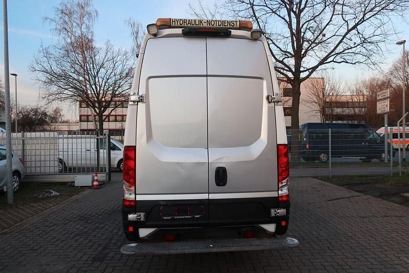Gebraucht Iveco Daily 170 PS (125 kW) 2015 Silber Limousine
