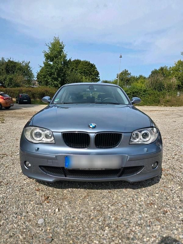 Grau Gebraucht 2004 BMW 120 Advantage Kleinwagen | 1.500 € (Superpreis) - Bild 1/4