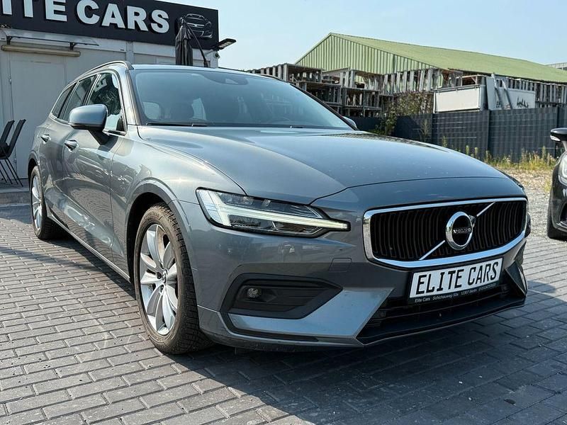 Grau Gebraucht 2020 Volvo V60 Momentum Kombi | 16.490 € (Superpreis) - Bild 1/4