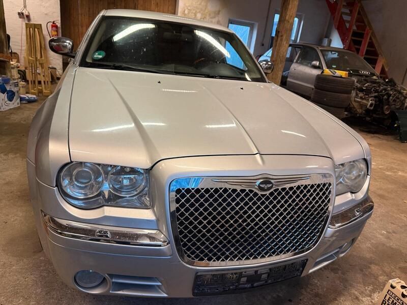 Silber Gebraucht 2005 Chrysler 300C Limousine | 1.999 € - Bild 1/4
