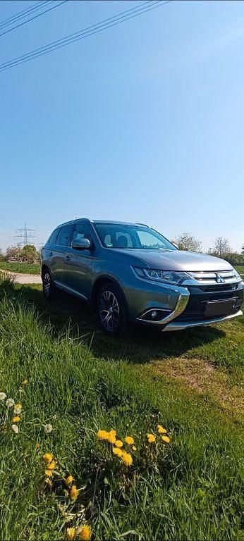 Gebraucht Mitsubishi Outlander Edition 150 PS (110 kW) 2017 Grau SUV
