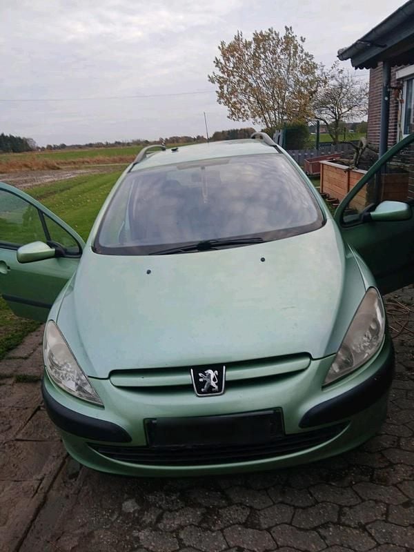 Grün Gebraucht 2004 Peugeot 307 Kombi | 499 € - Bild 1/4