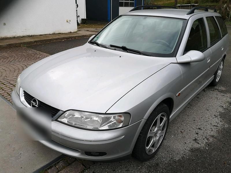 Gebraucht Opel Vectra Selection 125 PS (91 kW) 2001 Silber Kombi