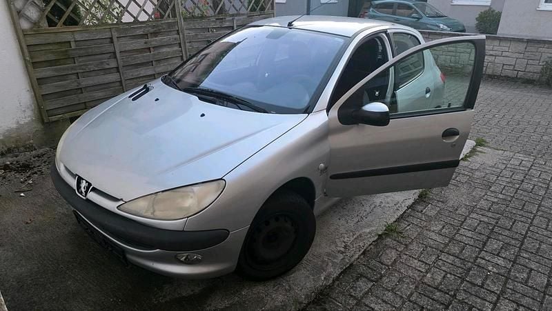Silber Gebraucht 2003 Peugeot 206 Kleinwagen | 777 € (Fairer Preis) - Bild 1/4