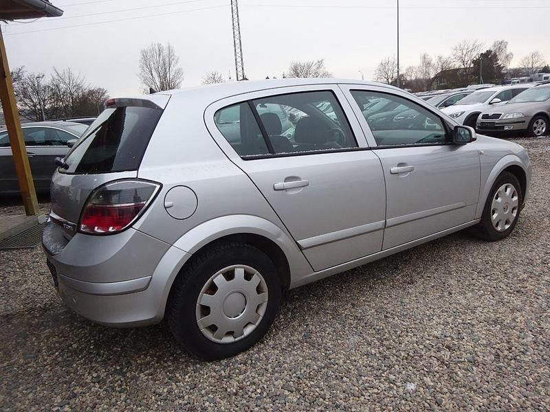 Gebraucht Opel Astra Edition 110 PS (80 kW) 2008 Silber Limousine