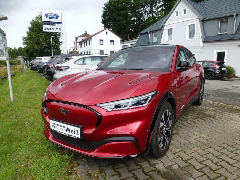 Lucidrot metallic Gebraucht 2021 Ford Mustang Mach-E SUV | 35.990 € (Fairer Preis) - Bild 1/4