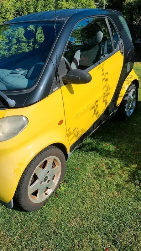 Gelb Gebraucht 2001 Smart ForTwo Coupé Coupé | 850 € - Bild 1/4