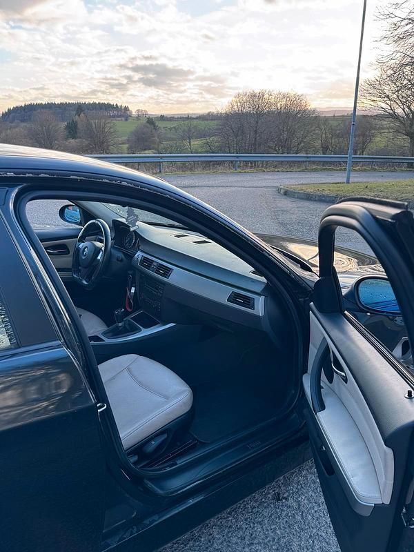 Gebraucht BMW 325 218 PS (160 kW) 2007 Schwarz Limousine