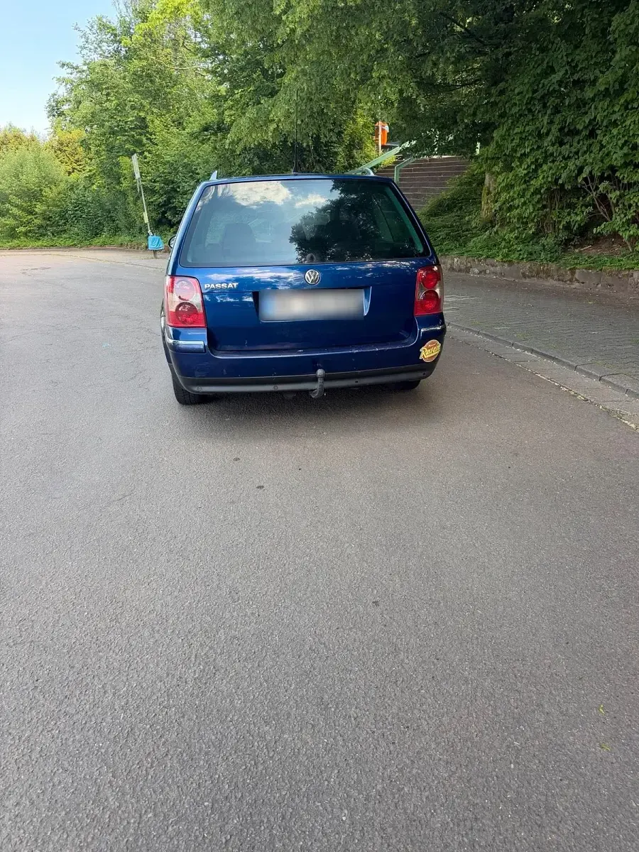 Gebraucht VW Passat 131 PS (96 kW) 2005 Blau Kombi