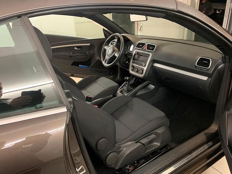 Brugt VW Eos 122 HK (89 kW) 2011 Brun Cabriolet
