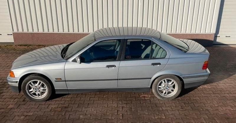 Gebraucht BMW 316 102 PS (75 kW) 1995 Silber Limousine