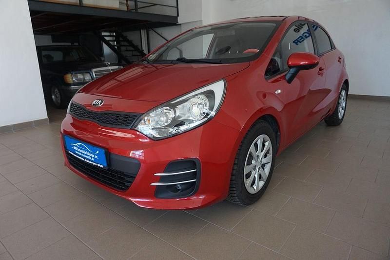 Gebraucht Kia Rio Attract 86 PS (63 kW) 2016 Rot Kleinwagen