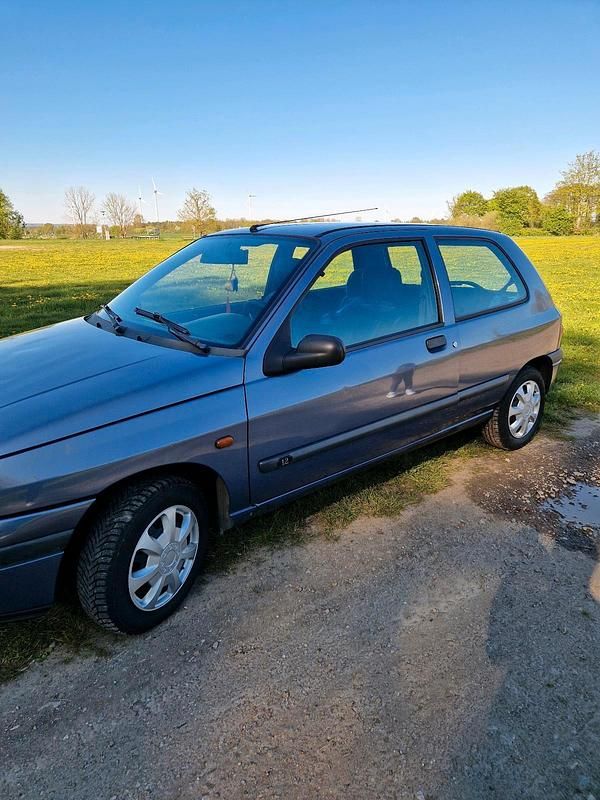 Brugt Renault Clio II 50 HK (36 kW) 1998 Andere farben Hatchback