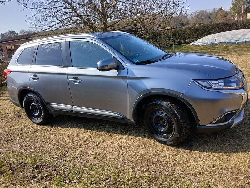 Gebraucht Mitsubishi Outlander Top 150 PS (110 kW) 2018 Grau SUV