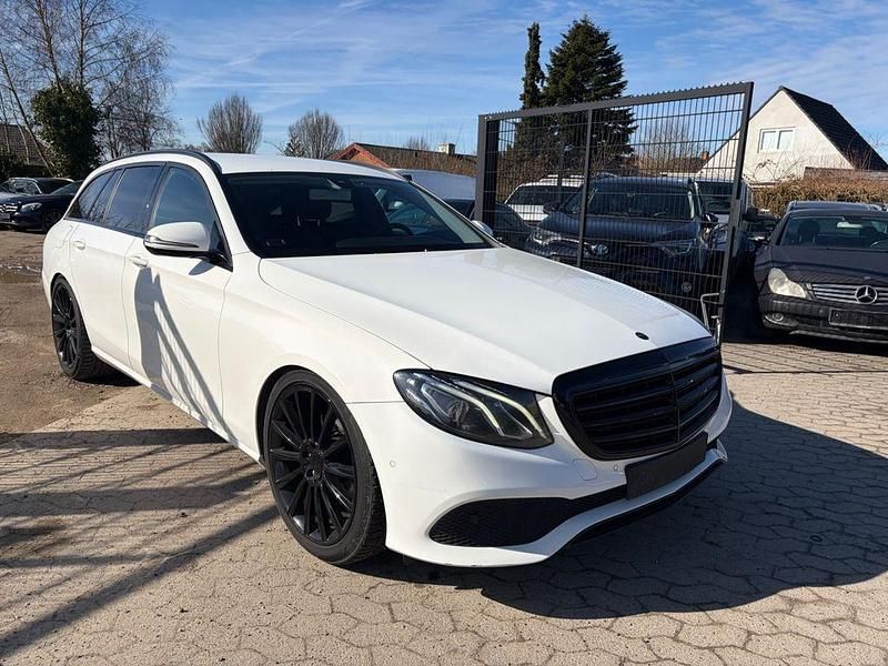 Gebraucht Mercedes E220 194 PS (142 kW) 2017 Weiß Limousine
