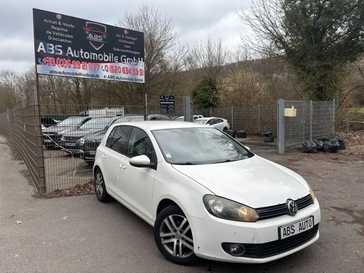 Gebraucht VW Golf VI Comfortline 105 PS (77 kW) 2010 Weiß Kleinwagen